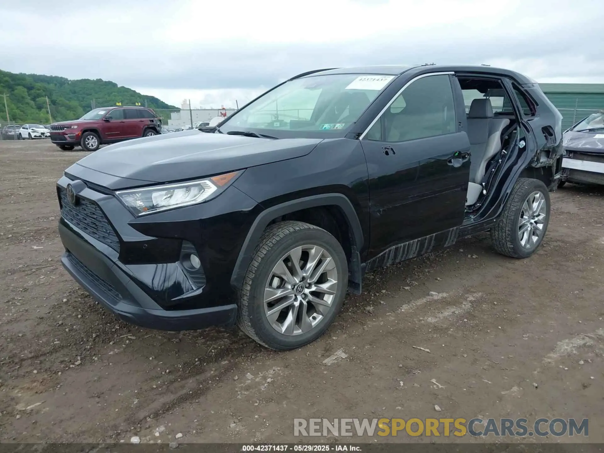 2 Photograph of a damaged car JTMA1RFV8MD069137 TOYOTA RAV4 2021
