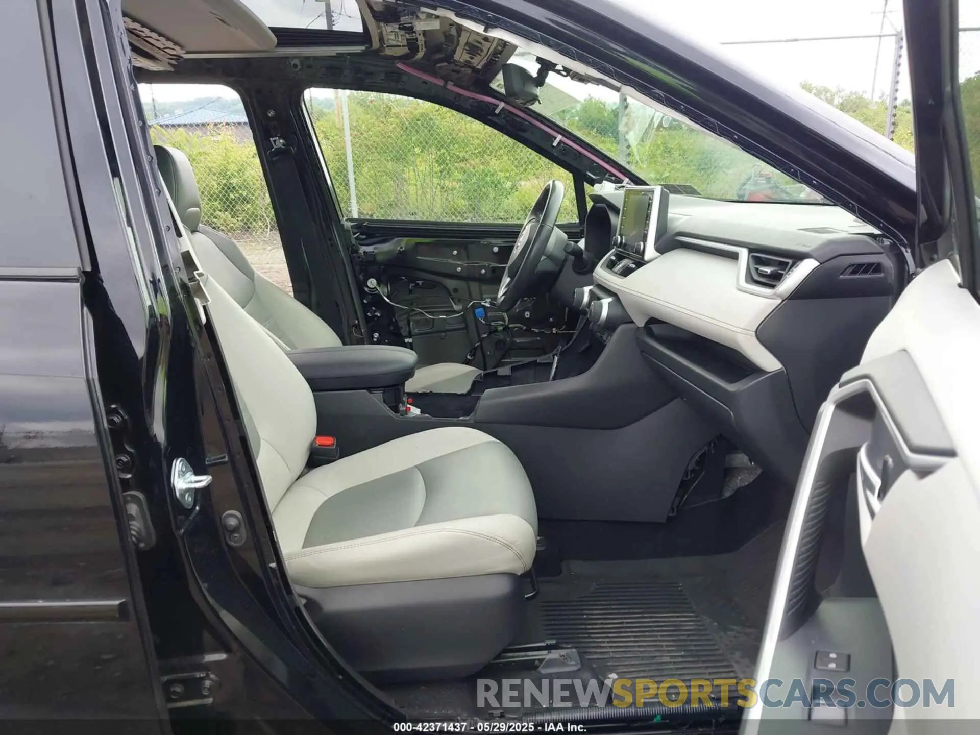 5 Photograph of a damaged car JTMA1RFV8MD069137 TOYOTA RAV4 2021