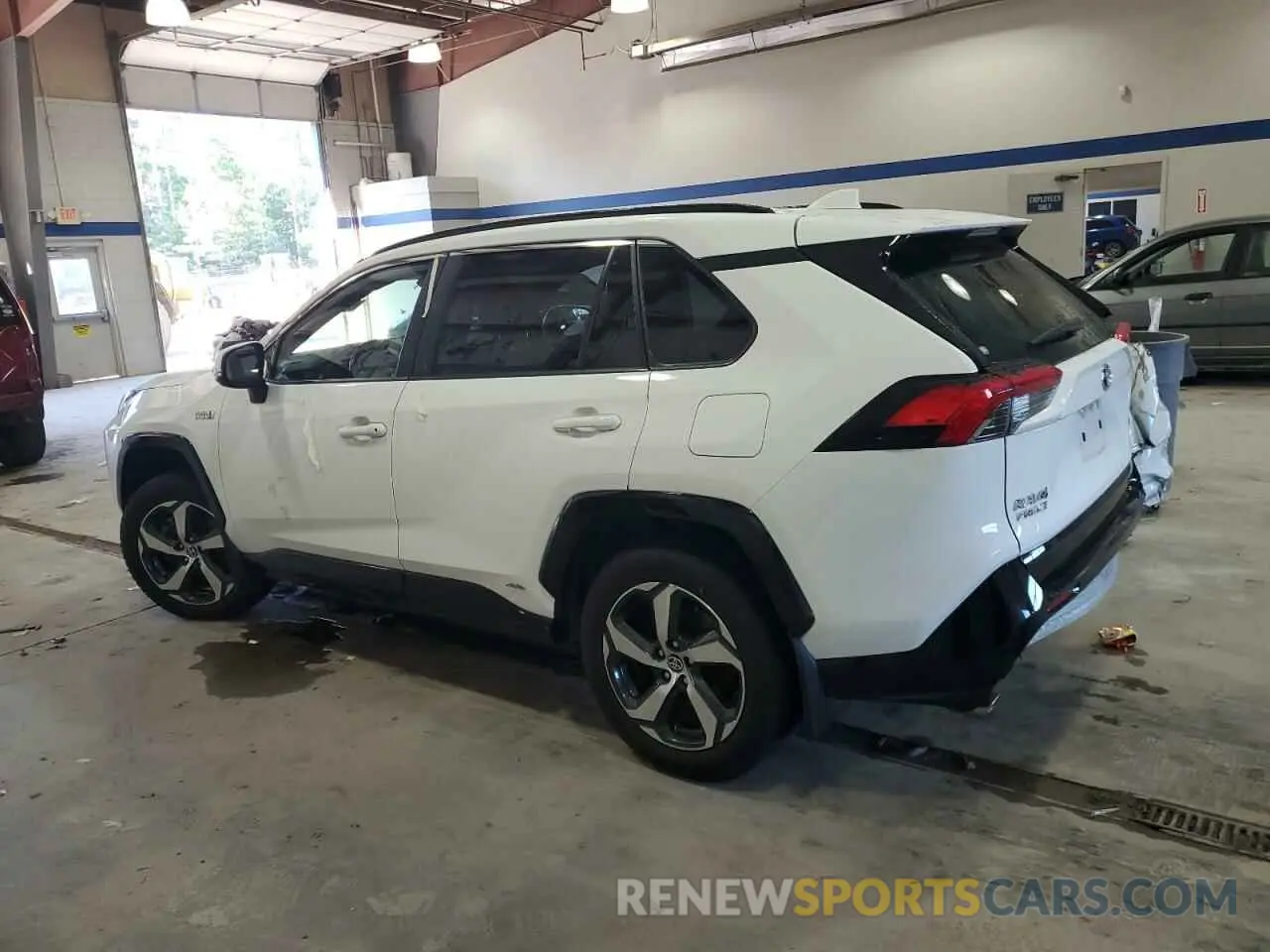 2 Photograph of a damaged car JTMAB3FV0MD032710 TOYOTA RAV4 2021