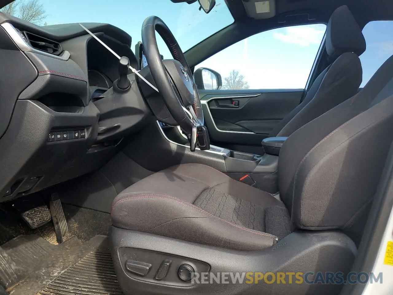 7 Photograph of a damaged car JTMAB3FV1MD040525 TOYOTA RAV4 2021