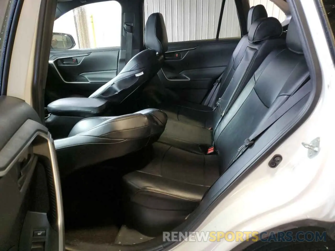 11 Photograph of a damaged car JTMAB3FV6MD026667 TOYOTA RAV4 2021