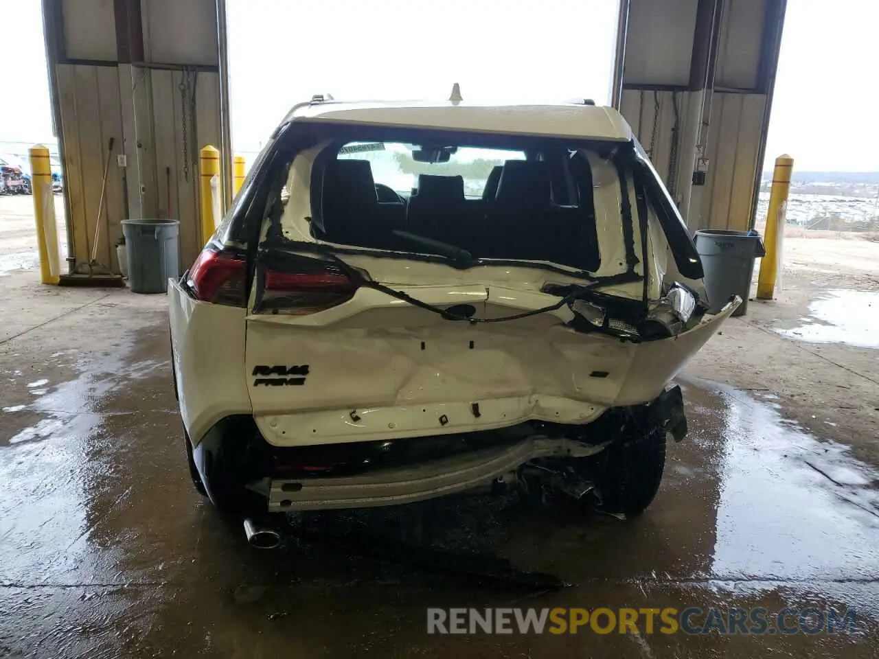 6 Photograph of a damaged car JTMAB3FV6MD026667 TOYOTA RAV4 2021