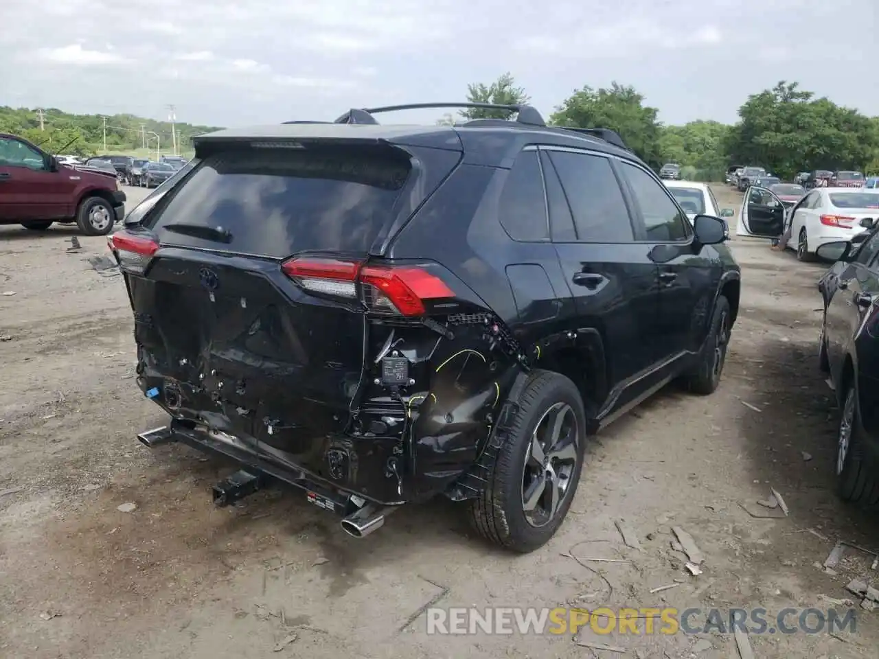 4 Photograph of a damaged car JTMAB3FV6MD039001 TOYOTA RAV4 2021