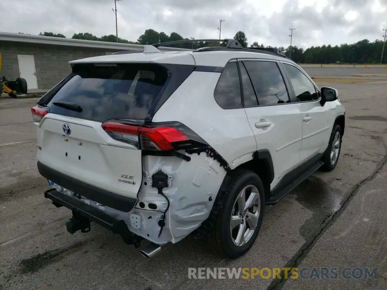 4 Photograph of a damaged car JTMB6RFV1MD040570 TOYOTA RAV4 2021