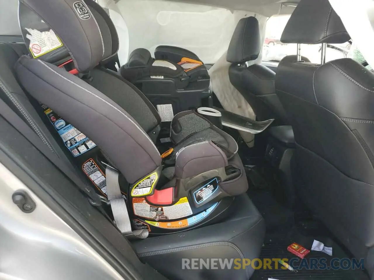 11 Photograph of a damaged car JTMC1RFV5MD066155 TOYOTA RAV4 2021