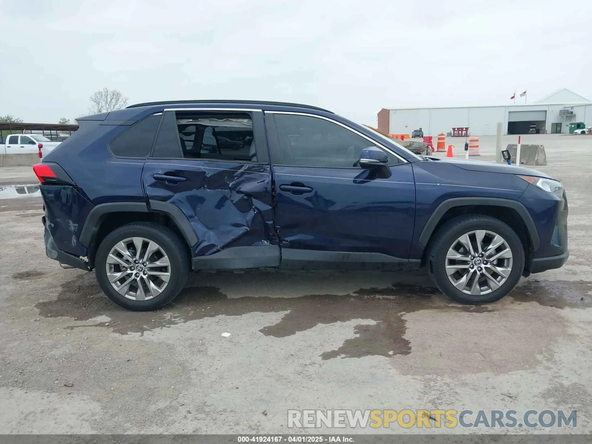 13 Photograph of a damaged car JTMC1RFV9MD070483 TOYOTA RAV4 2021