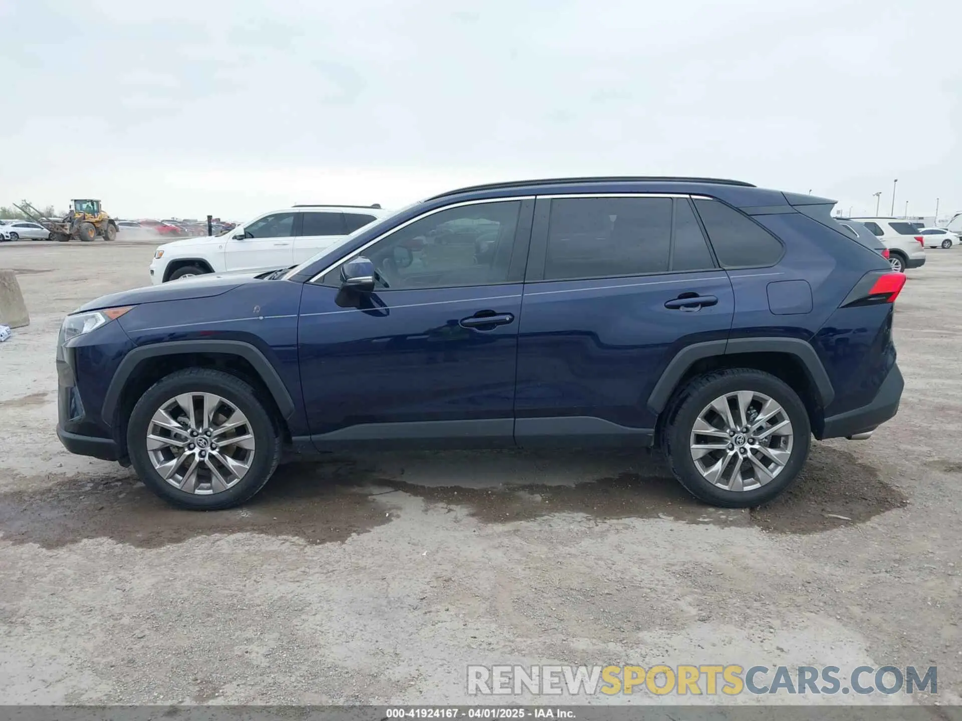 14 Photograph of a damaged car JTMC1RFV9MD070483 TOYOTA RAV4 2021