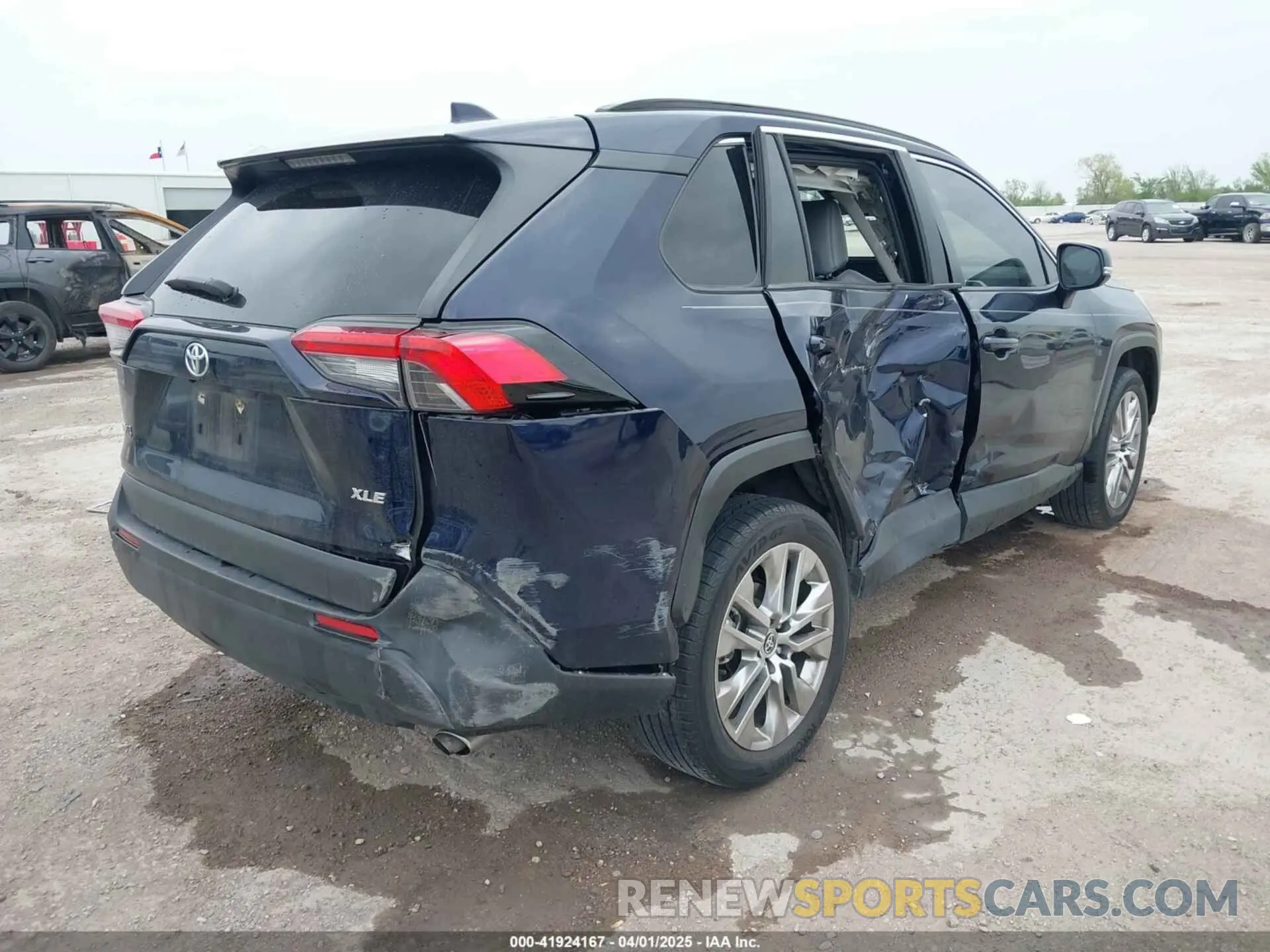 4 Photograph of a damaged car JTMC1RFV9MD070483 TOYOTA RAV4 2021