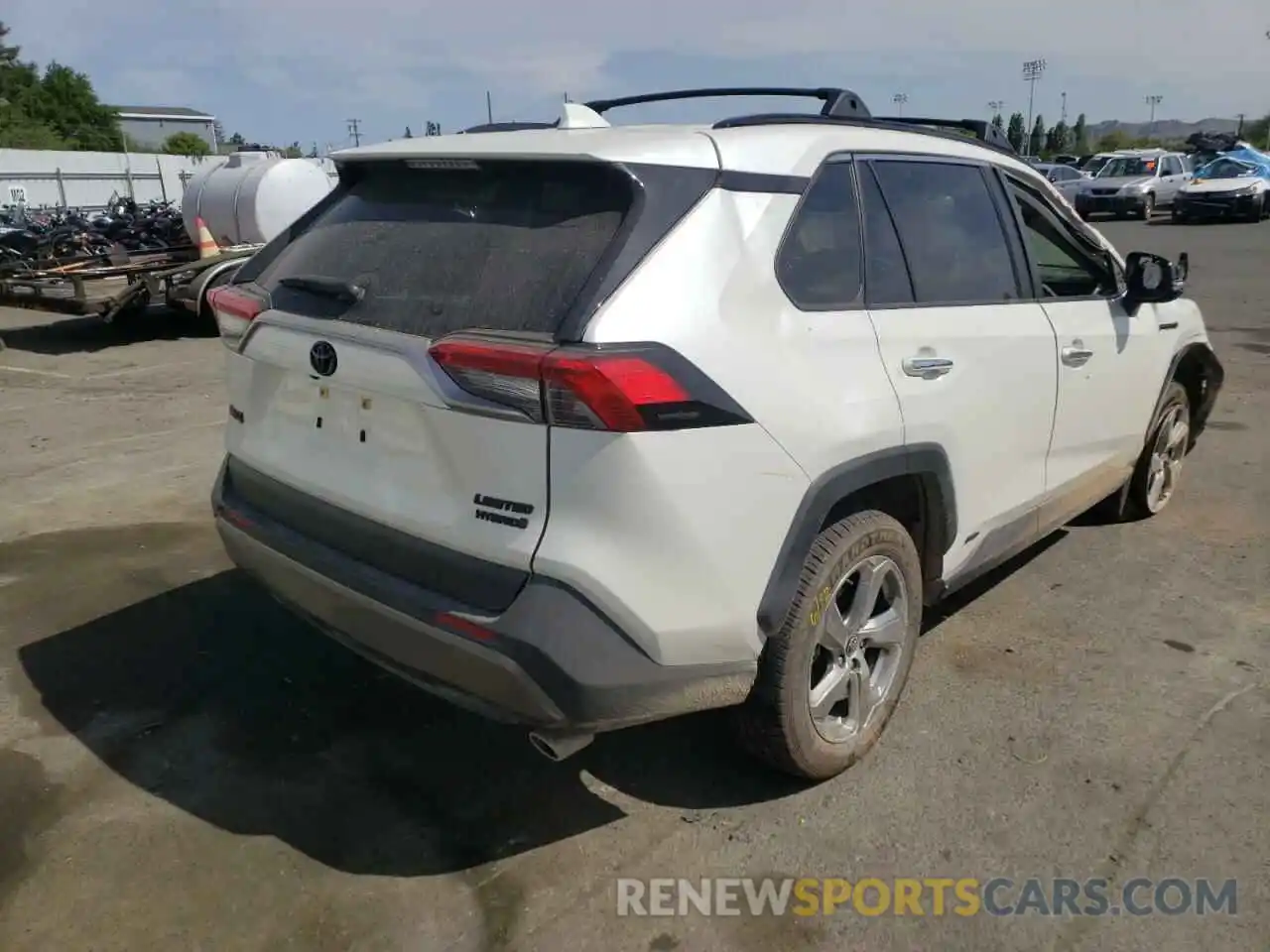 4 Photograph of a damaged car JTMD6RFV1MD033790 TOYOTA RAV4 2021