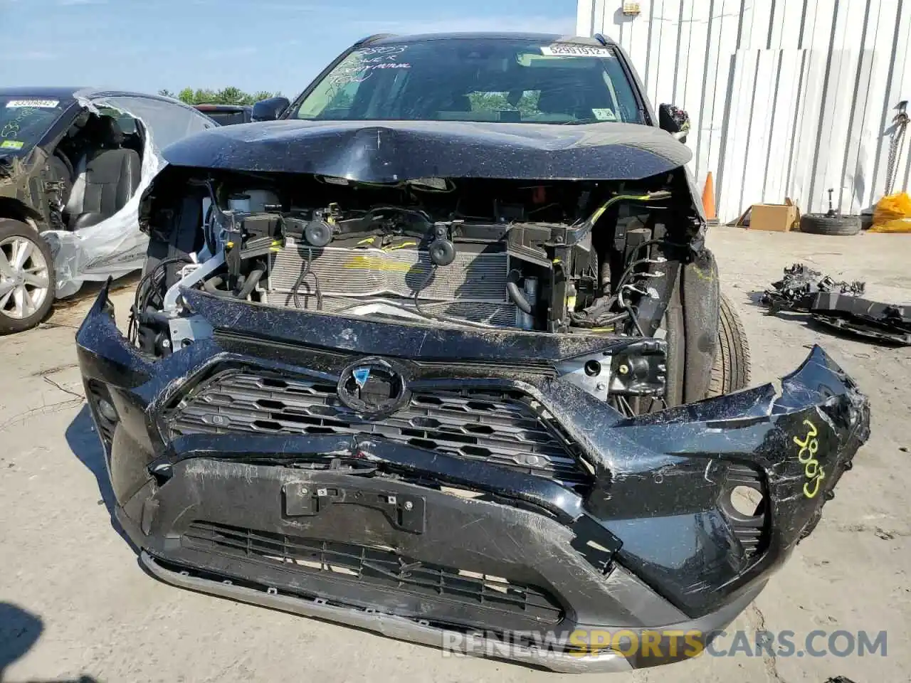 9 Photograph of a damaged car JTMD6RFV4MD042225 TOYOTA RAV4 2021