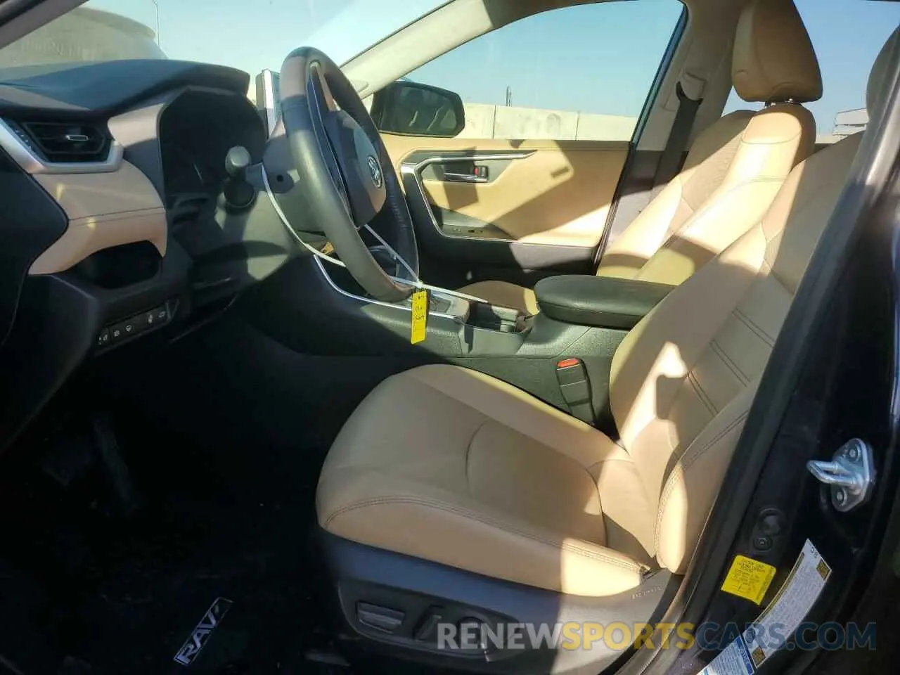 7 Photograph of a damaged car JTMD6RFV5MD038264 TOYOTA RAV4 2021