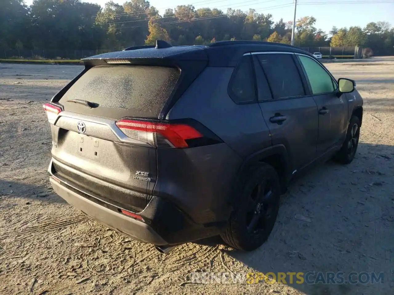 4 Photograph of a damaged car JTME6RFV0MJ012399 TOYOTA RAV4 2021