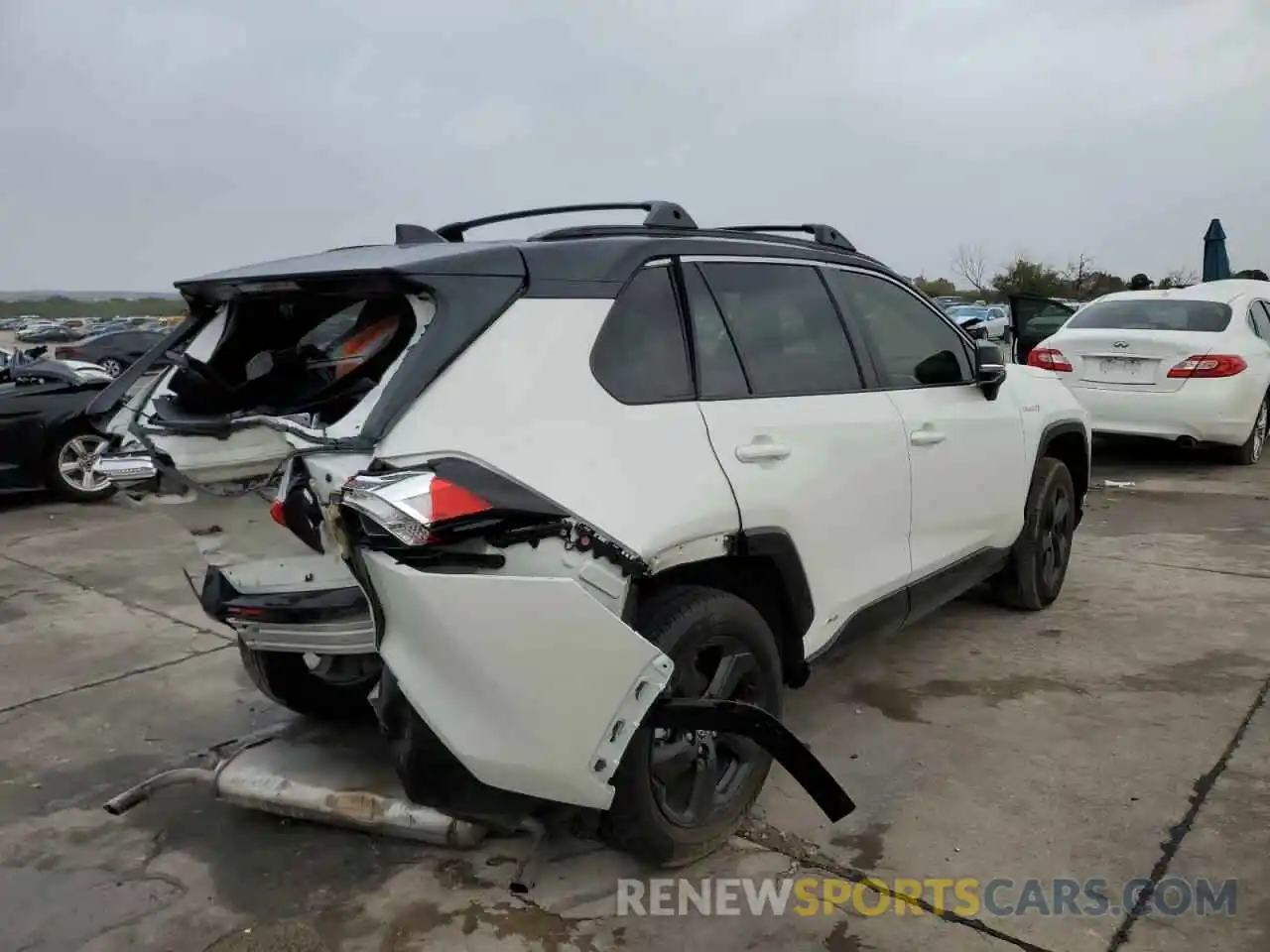 4 Photograph of a damaged car JTME6RFV6MD517863 TOYOTA RAV4 2021