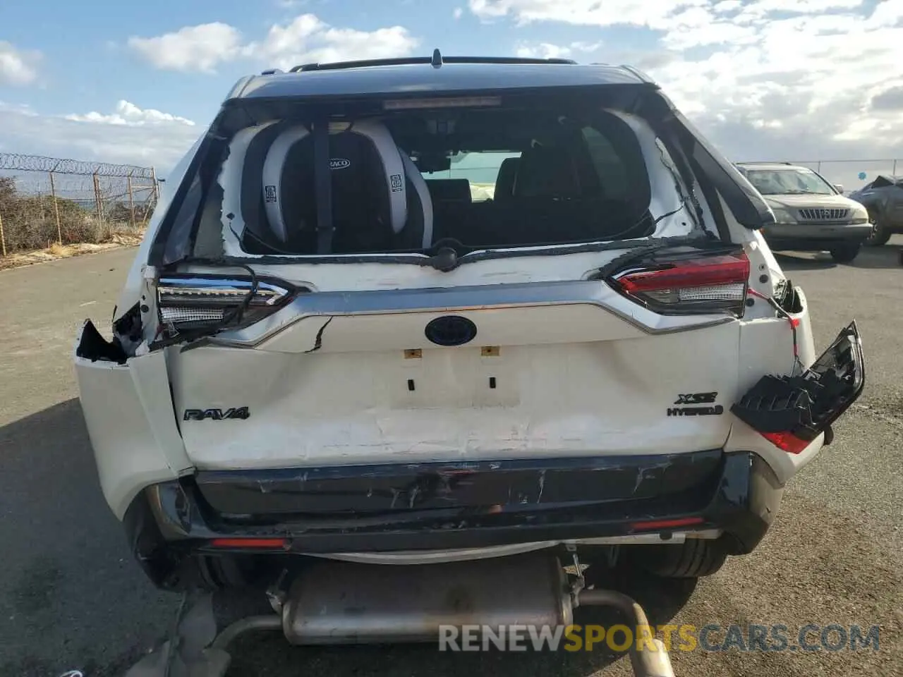 6 Photograph of a damaged car JTME6RFV9MJ011736 TOYOTA RAV4 2021