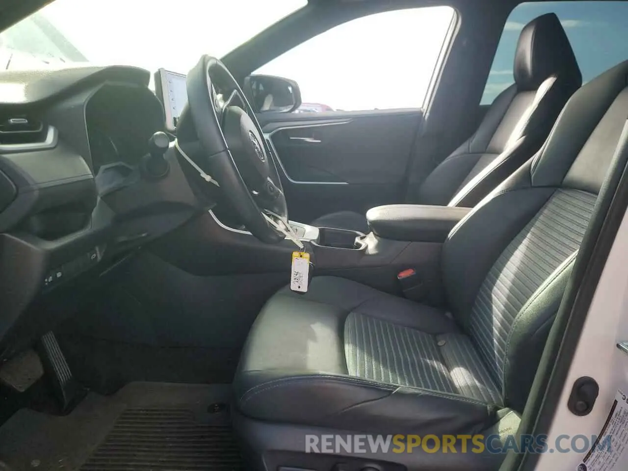 7 Photograph of a damaged car JTME6RFV9MJ011736 TOYOTA RAV4 2021
