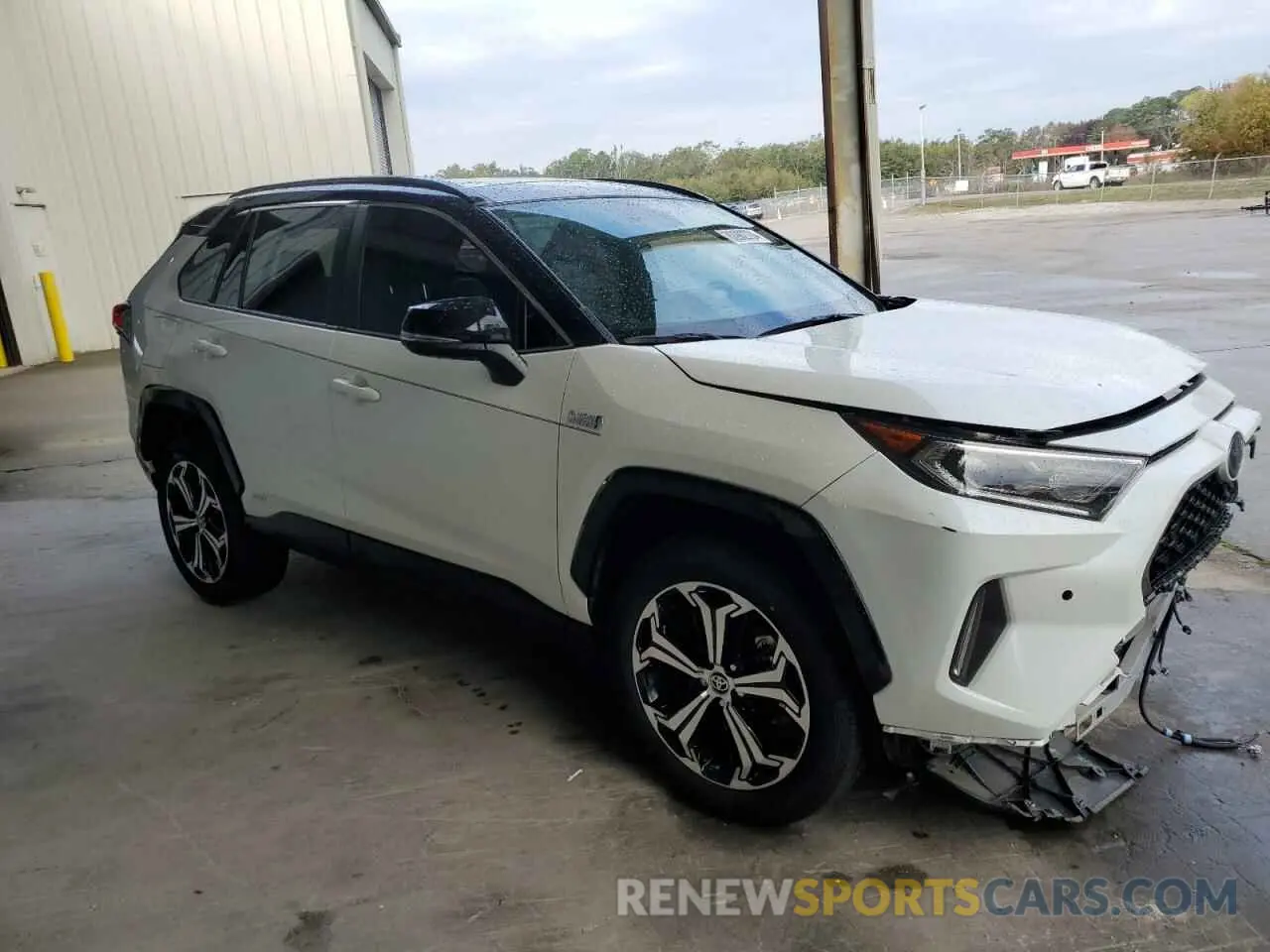 4 Photograph of a damaged car JTMFB3FV5MD045961 TOYOTA RAV4 2021