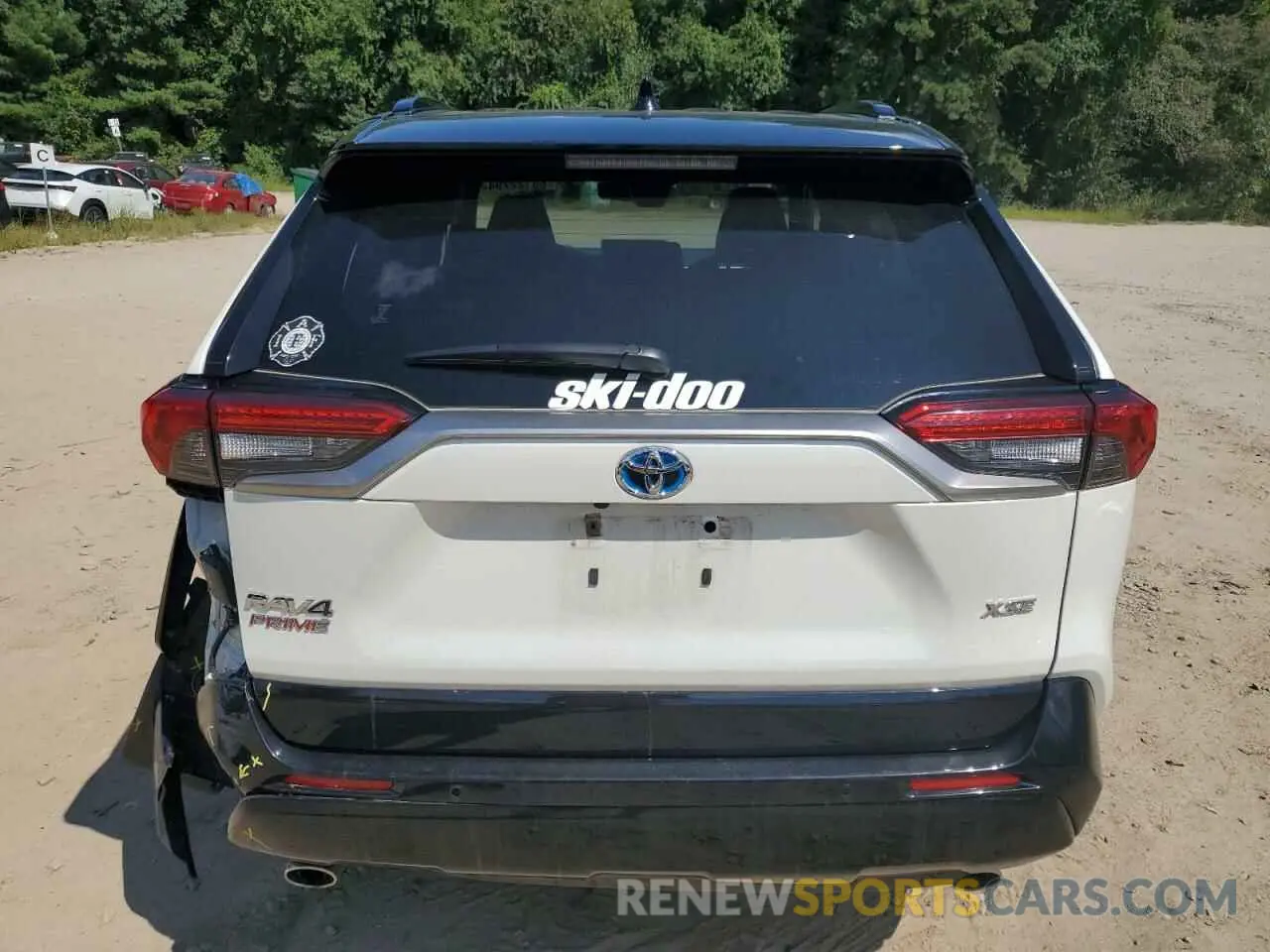 6 Photograph of a damaged car JTMFB3FVXMD068393 TOYOTA RAV4 2021