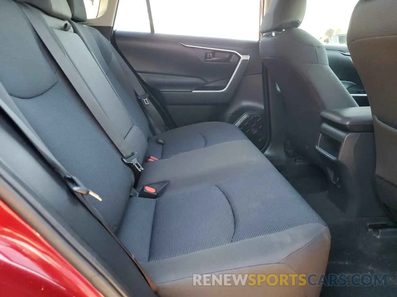 11 Photograph of a damaged car JTMH1RFV4MD064323 TOYOTA RAV4 2021