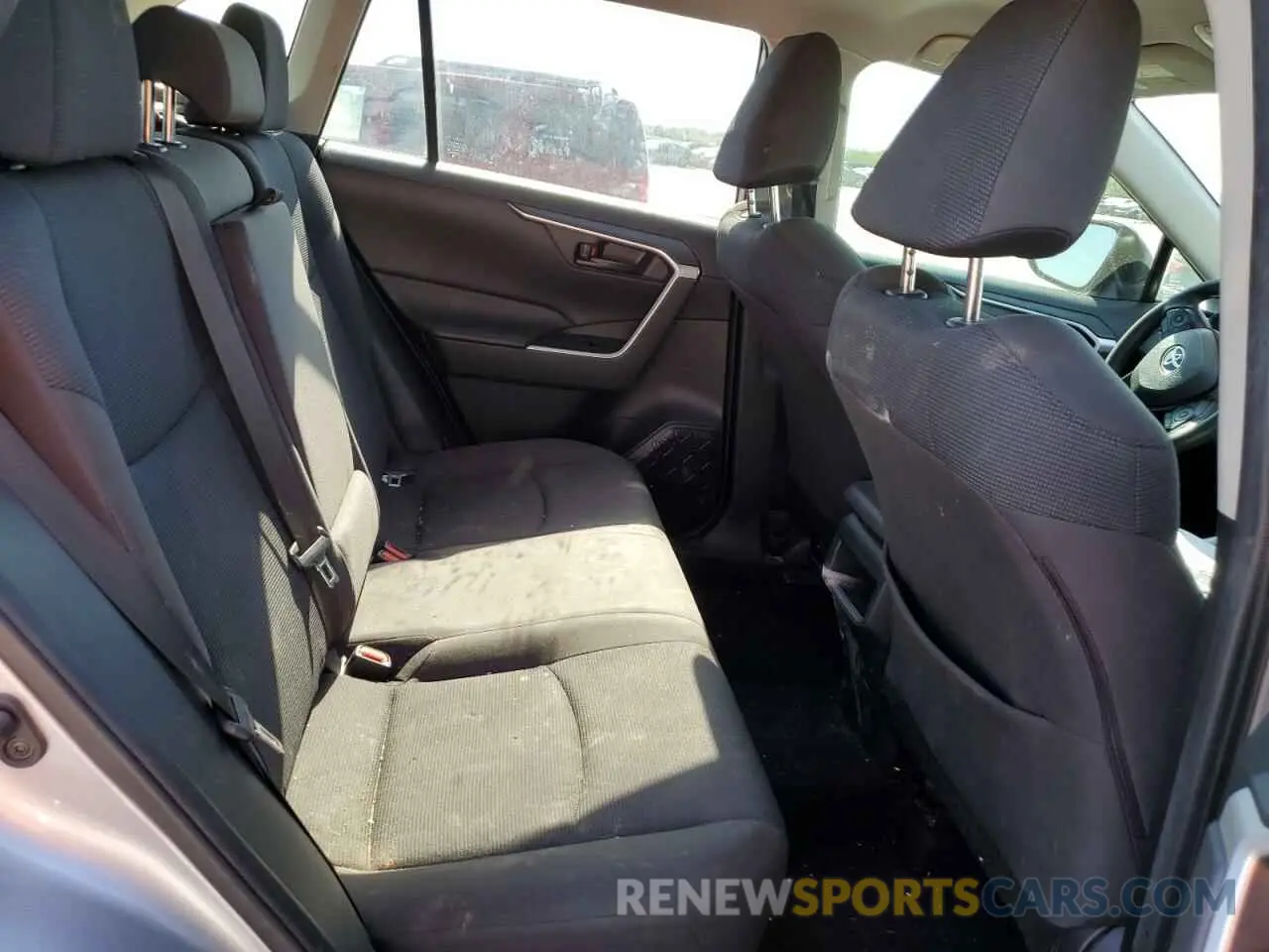 10 Photograph of a damaged car JTMH1RFV4MD071398 TOYOTA RAV4 2021