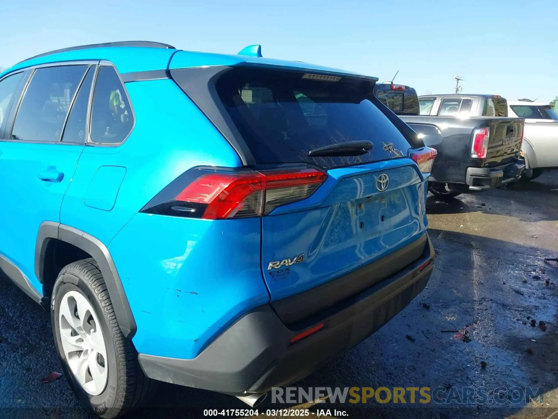 16 Photograph of a damaged car JTMH1RFV5MD523018 TOYOTA RAV4 2021