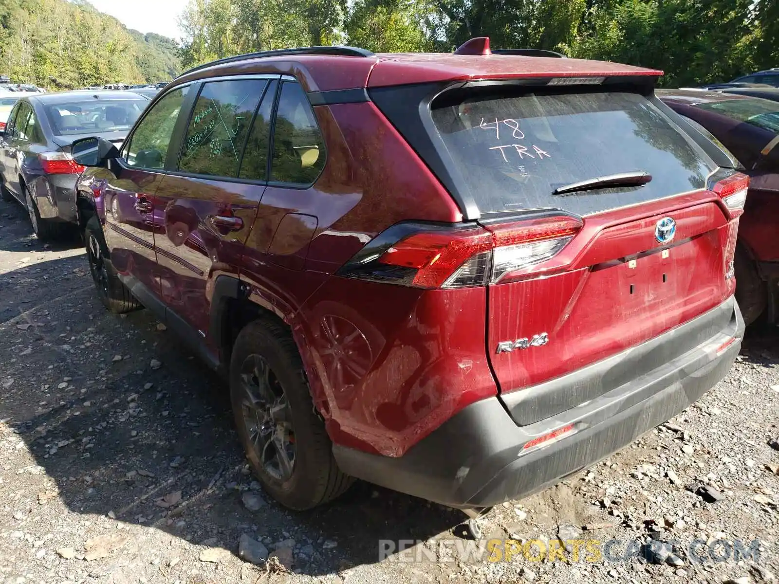 3 Photograph of a damaged car JTML6RFV1MD013213 TOYOTA RAV4 2021