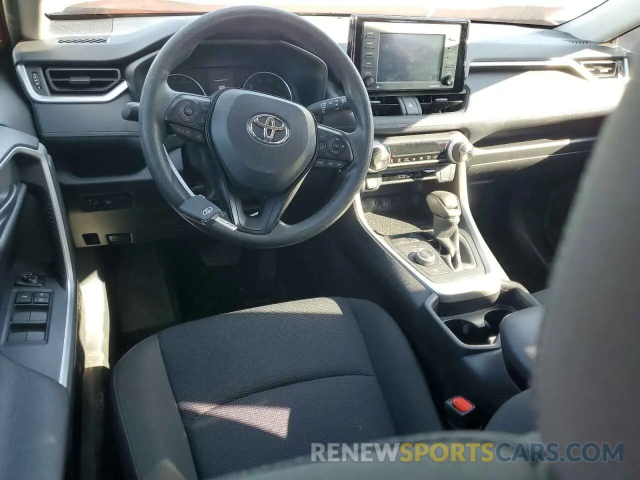 8 Photograph of a damaged car JTMM6RFV8MD014945 TOYOTA RAV4 2021
