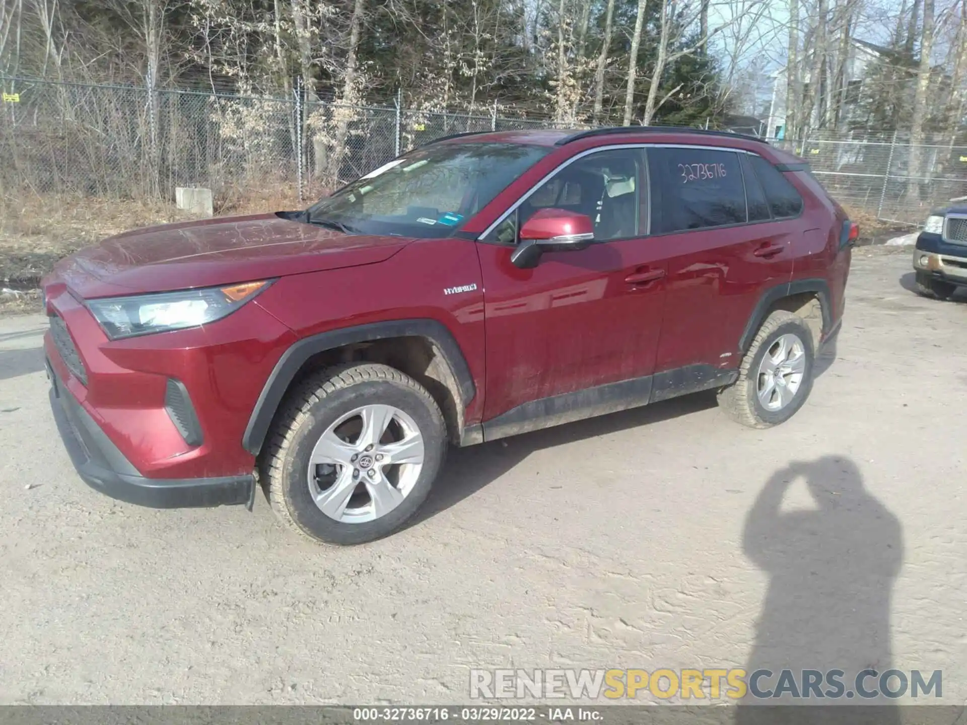 2 Photograph of a damaged car JTMM6RFV9MD013268 TOYOTA RAV4 2021