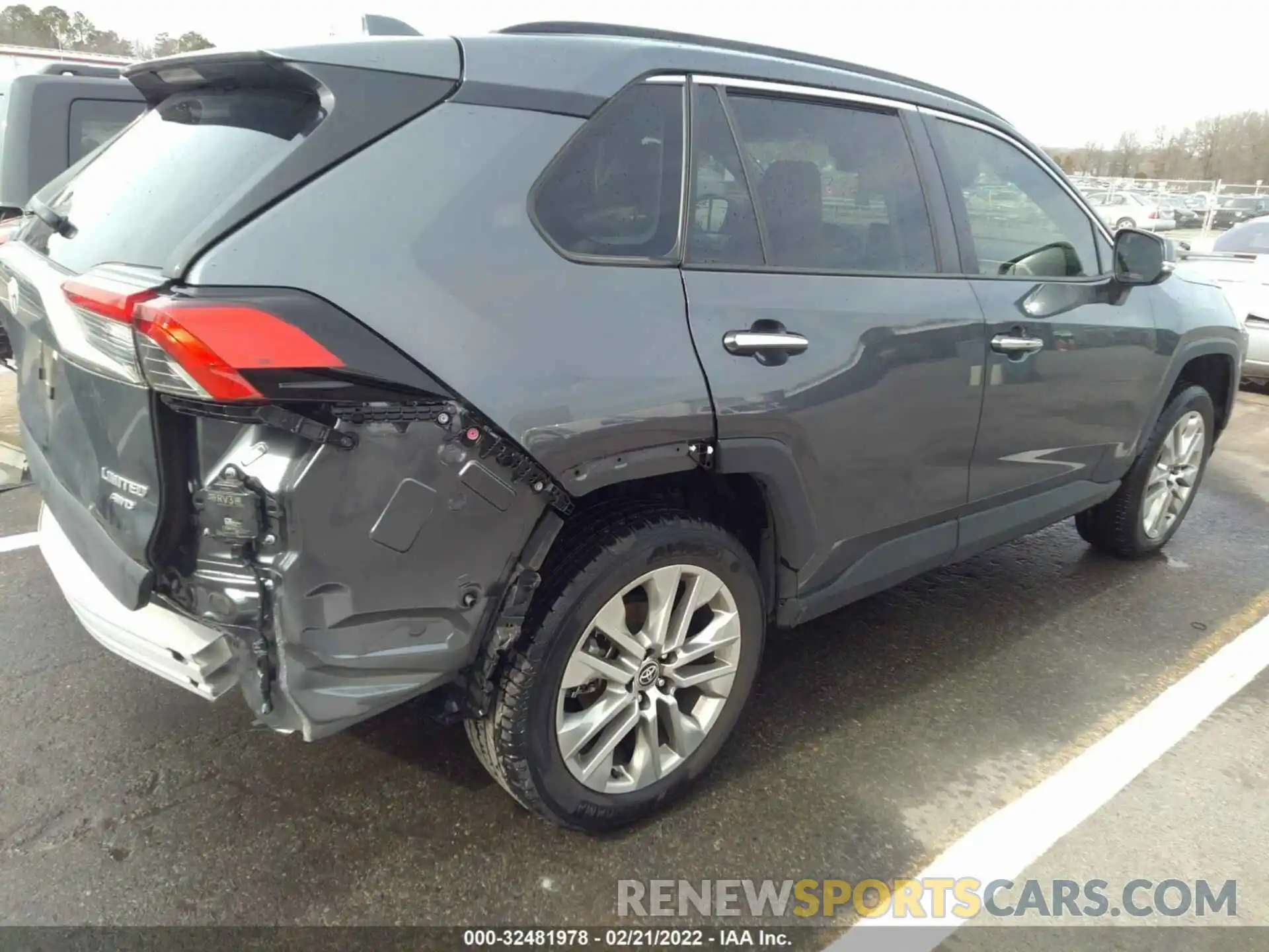 4 Photograph of a damaged car JTMN1RFV0MD531661 TOYOTA RAV4 2021