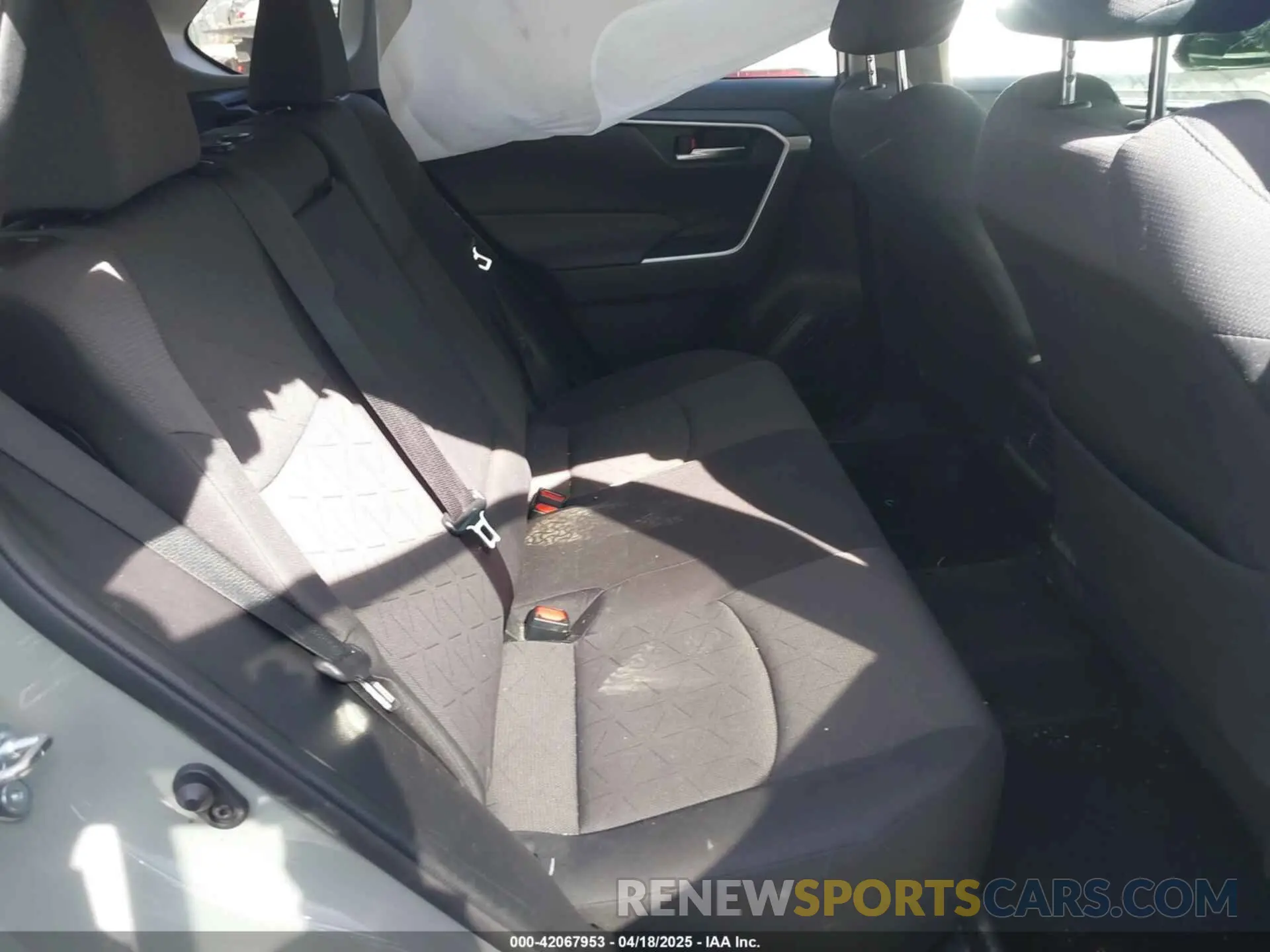 8 Photograph of a damaged car JTMP1RFV1MD076165 TOYOTA RAV4 2021
