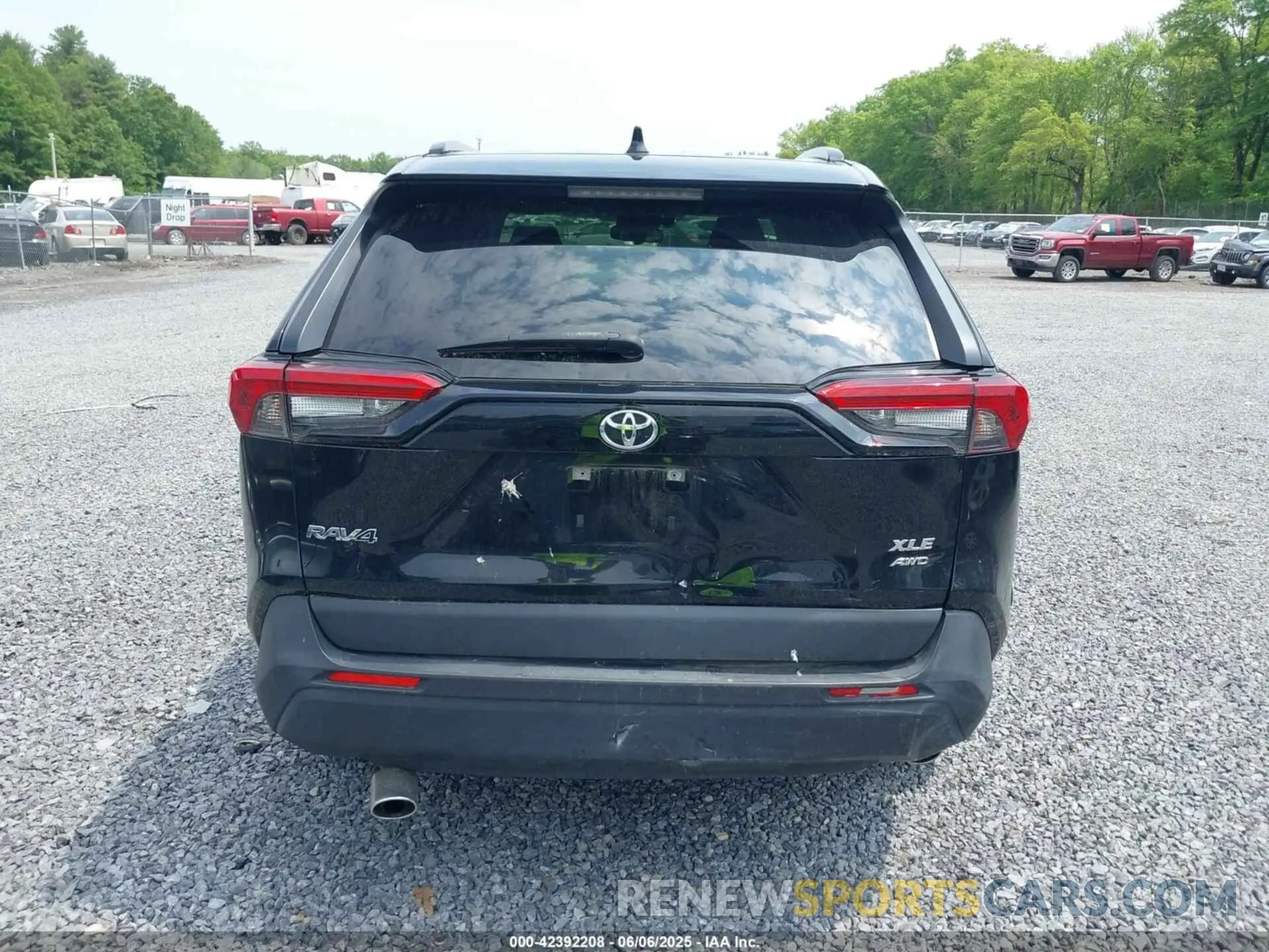 16 Photograph of a damaged car JTMP1RFV3MD532327 TOYOTA RAV4 2021