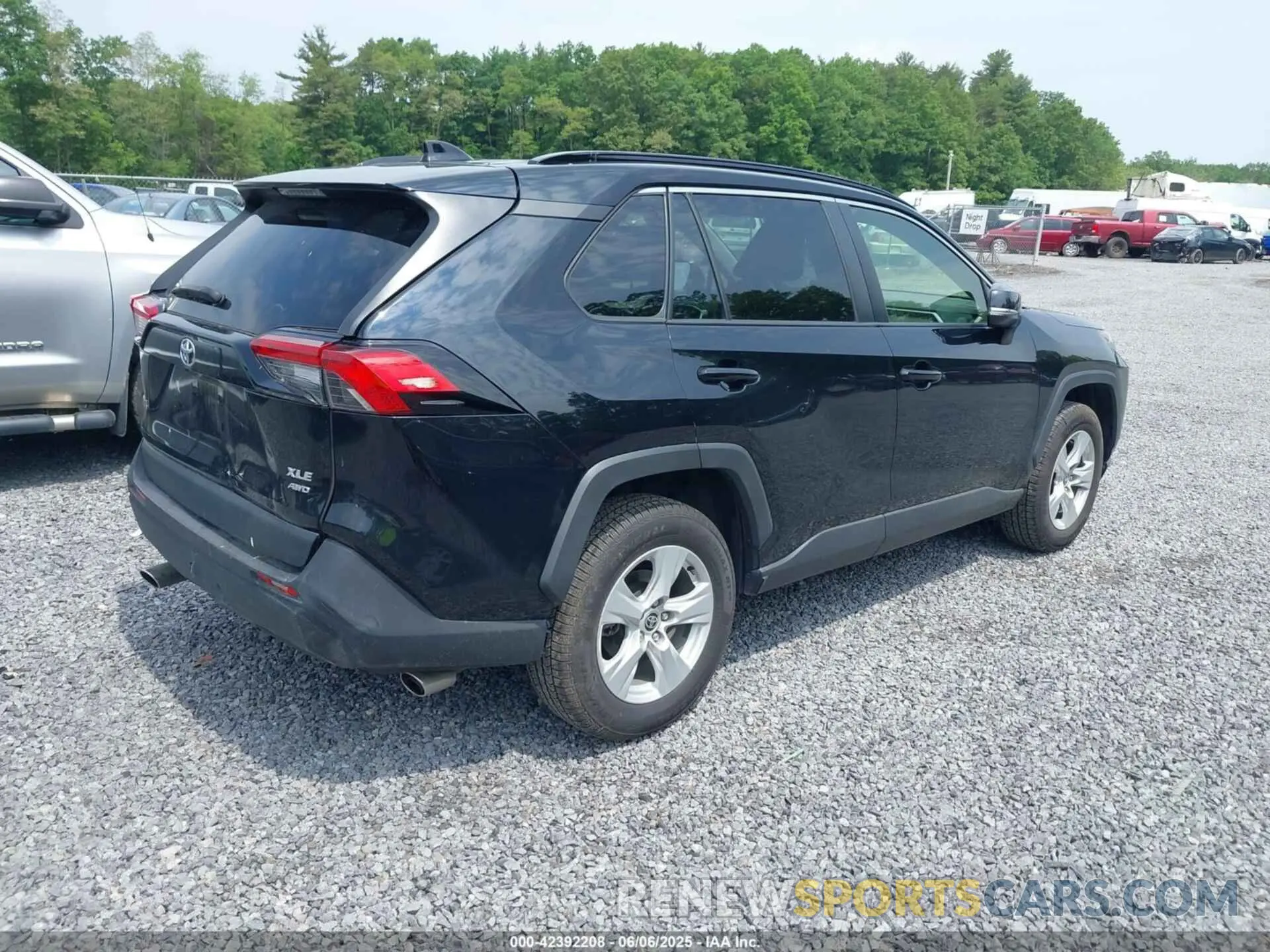 4 Photograph of a damaged car JTMP1RFV3MD532327 TOYOTA RAV4 2021