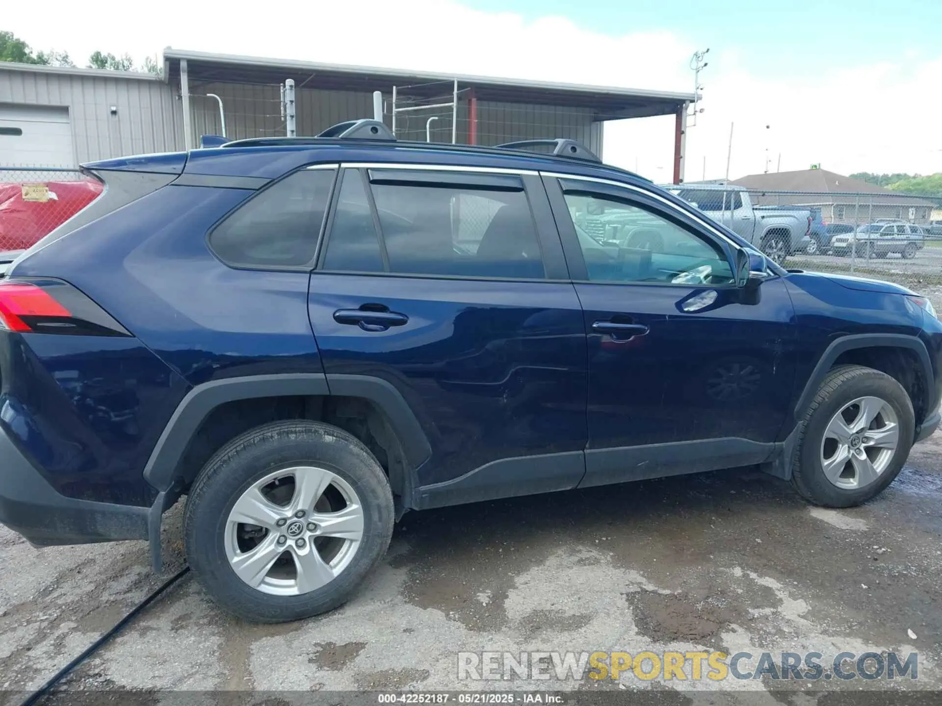 14 Photograph of a damaged car JTMP1RFV4MD071915 TOYOTA RAV4 2021