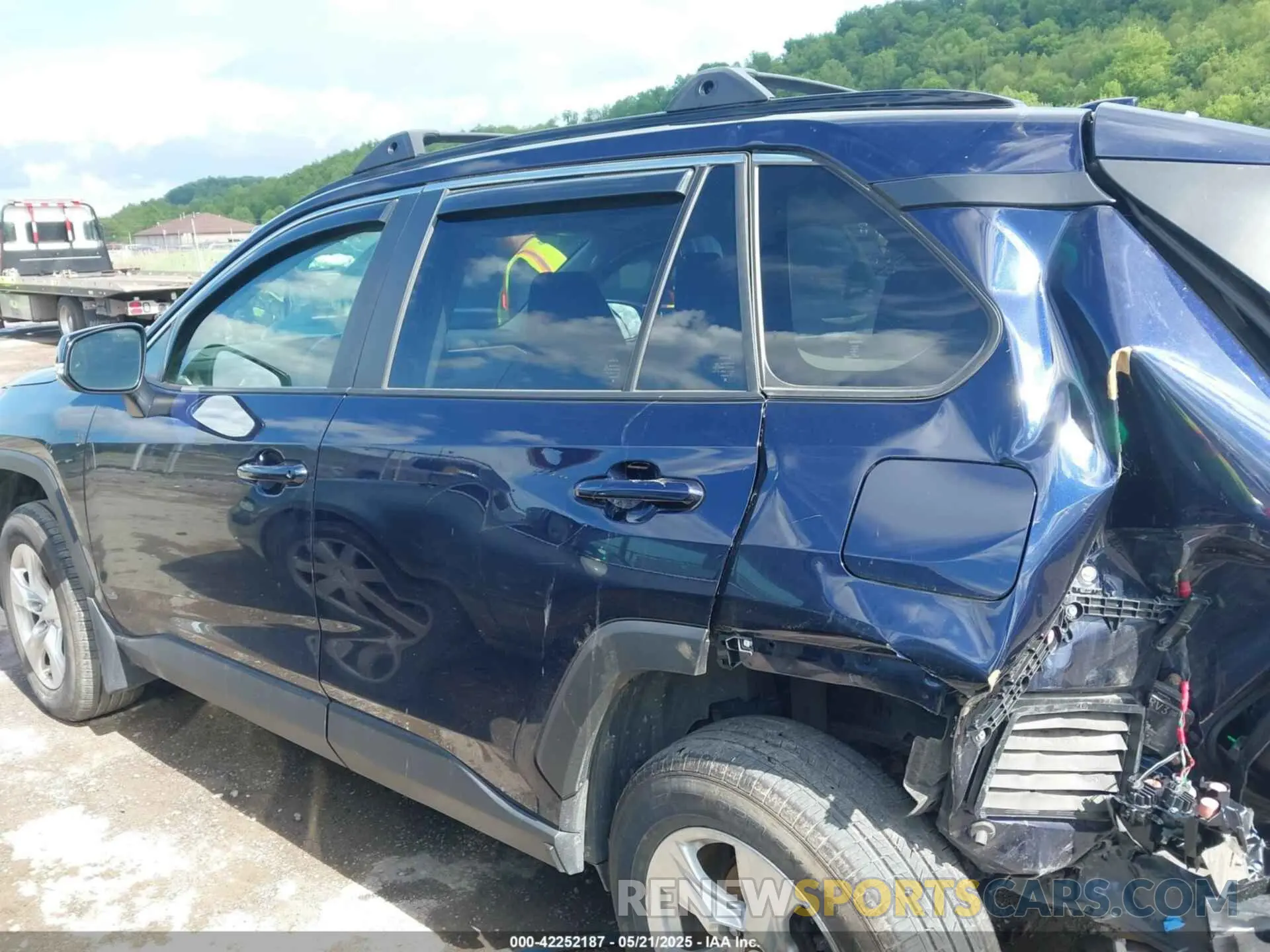 15 Photograph of a damaged car JTMP1RFV4MD071915 TOYOTA RAV4 2021