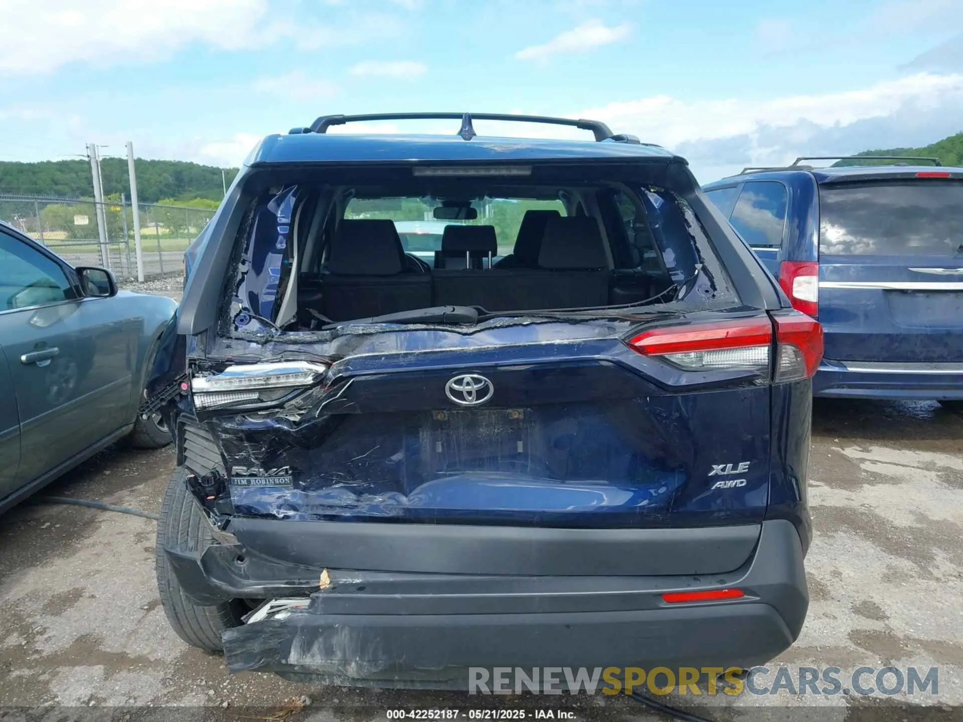 17 Photograph of a damaged car JTMP1RFV4MD071915 TOYOTA RAV4 2021