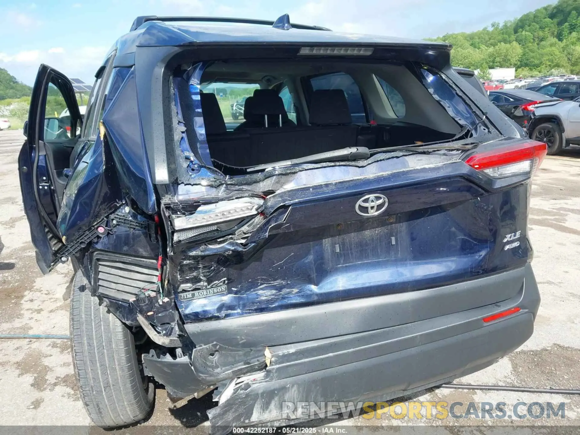 18 Photograph of a damaged car JTMP1RFV4MD071915 TOYOTA RAV4 2021