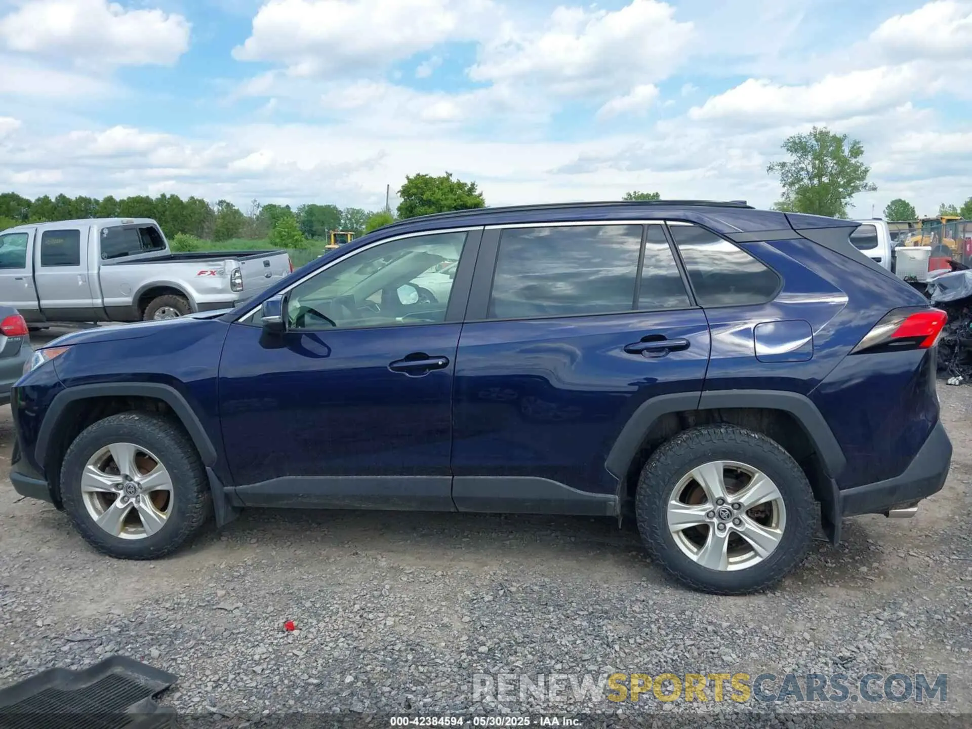 14 Photograph of a damaged car JTMP1RFV7MD069110 TOYOTA RAV4 2021