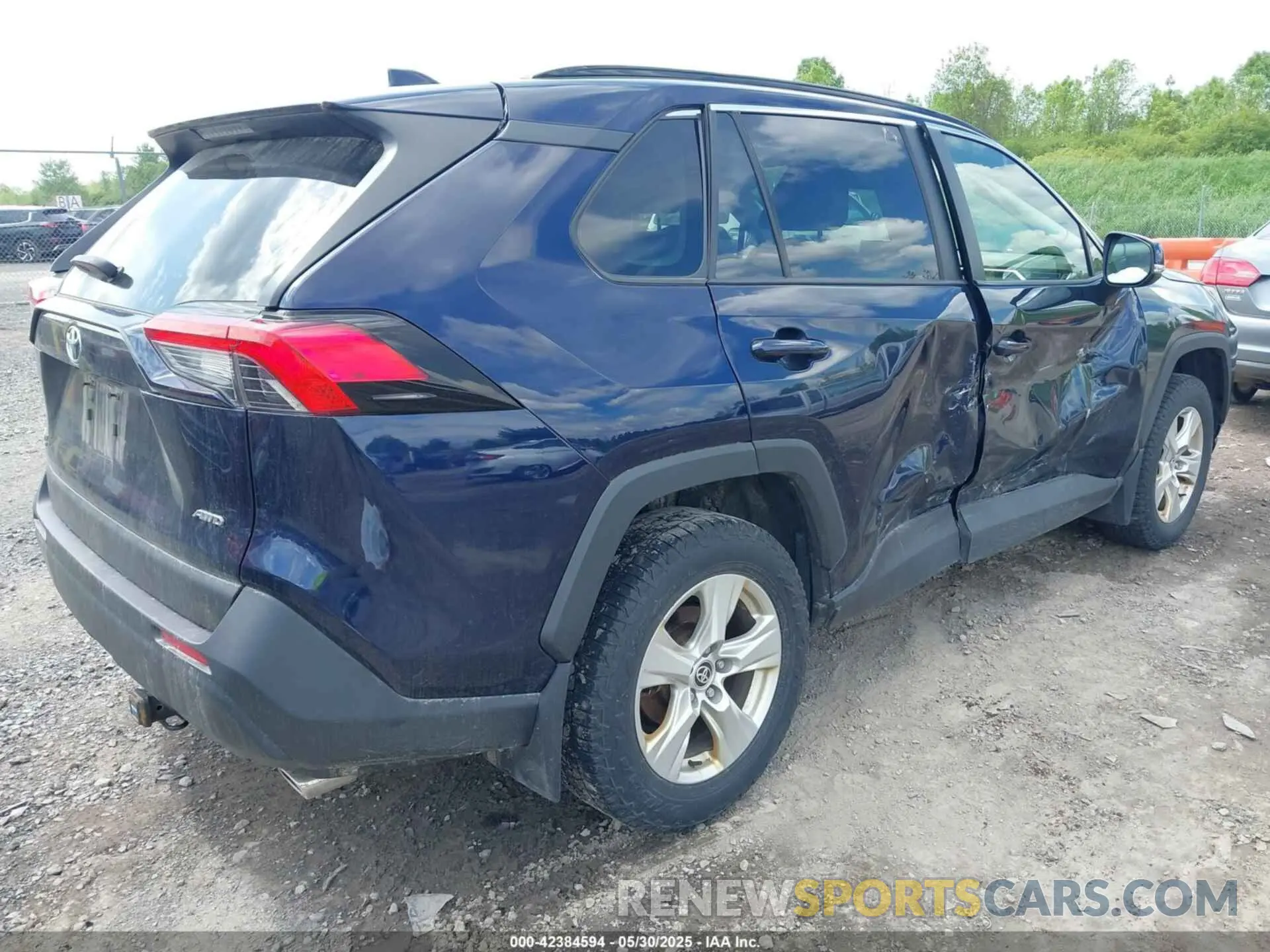 4 Photograph of a damaged car JTMP1RFV7MD069110 TOYOTA RAV4 2021
