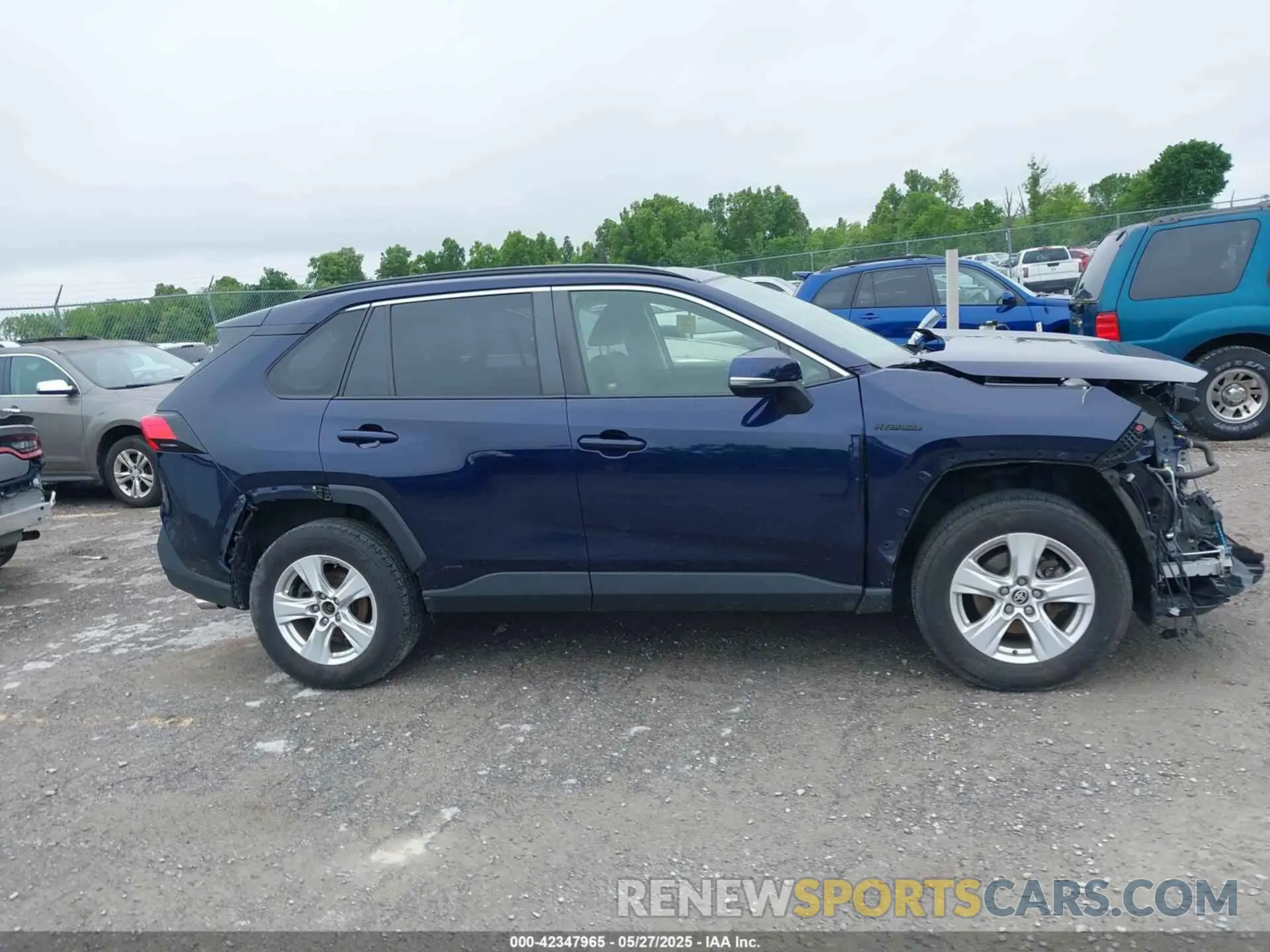 14 Photograph of a damaged car JTMR6RFV0MD507072 TOYOTA RAV4 2021
