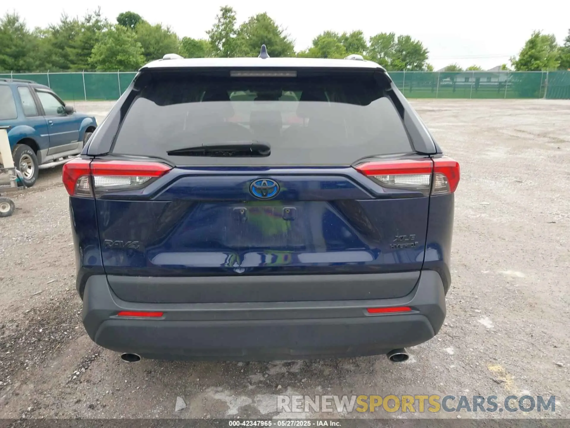 17 Photograph of a damaged car JTMR6RFV0MD507072 TOYOTA RAV4 2021