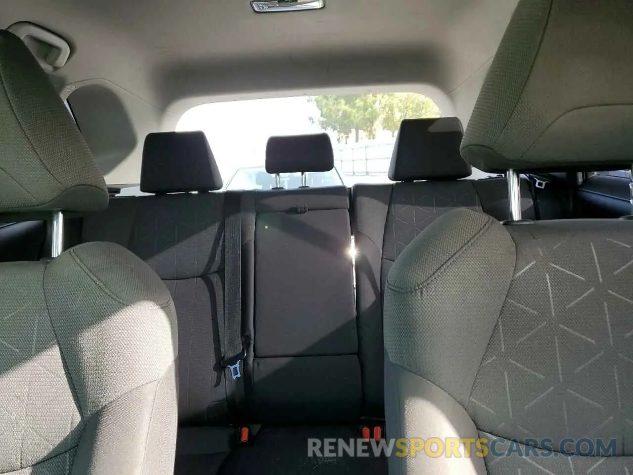10 Photograph of a damaged car JTMR6RFV2MD017362 TOYOTA RAV4 2021