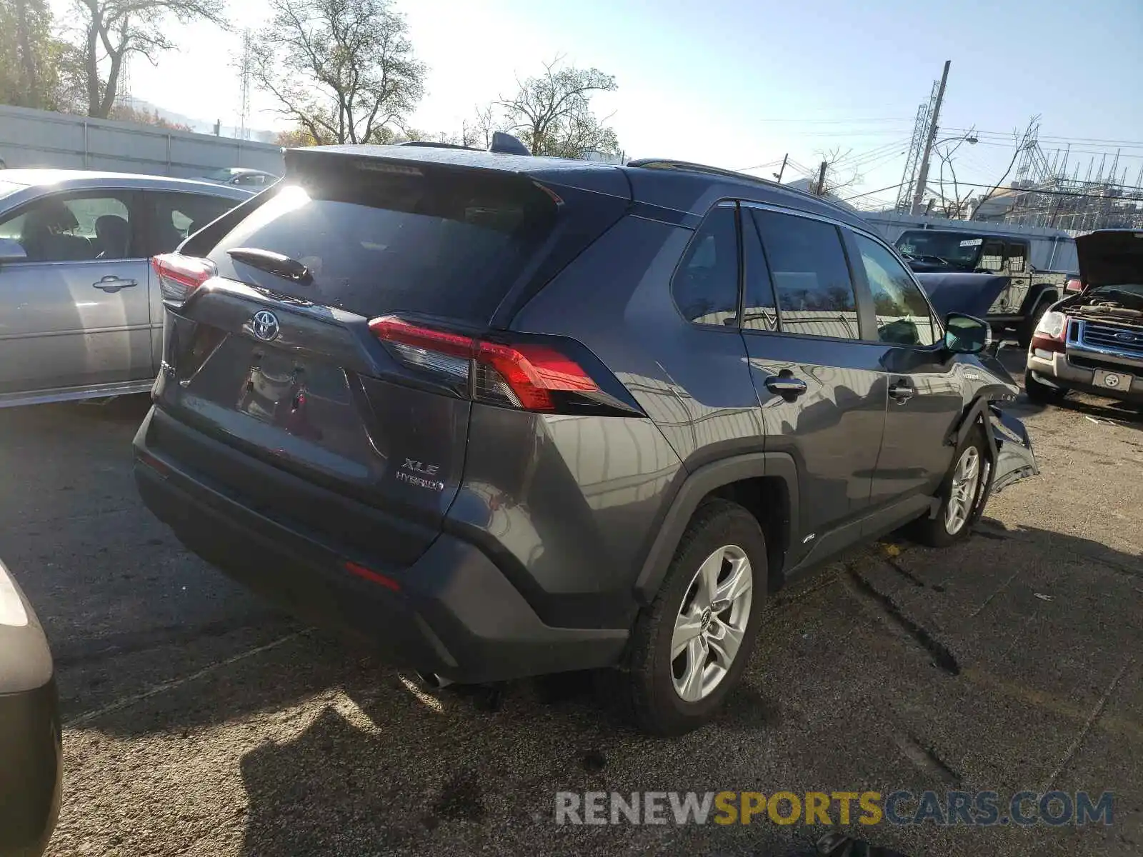 4 Photograph of a damaged car JTMR6RFV8MD018306 TOYOTA RAV4 2021