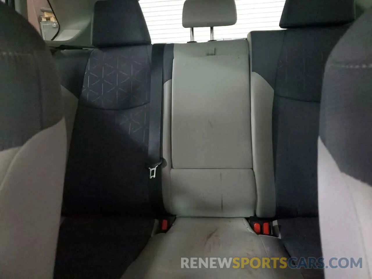 10 Photograph of a damaged car JTMRWRFV2MJ053392 TOYOTA RAV4 2021