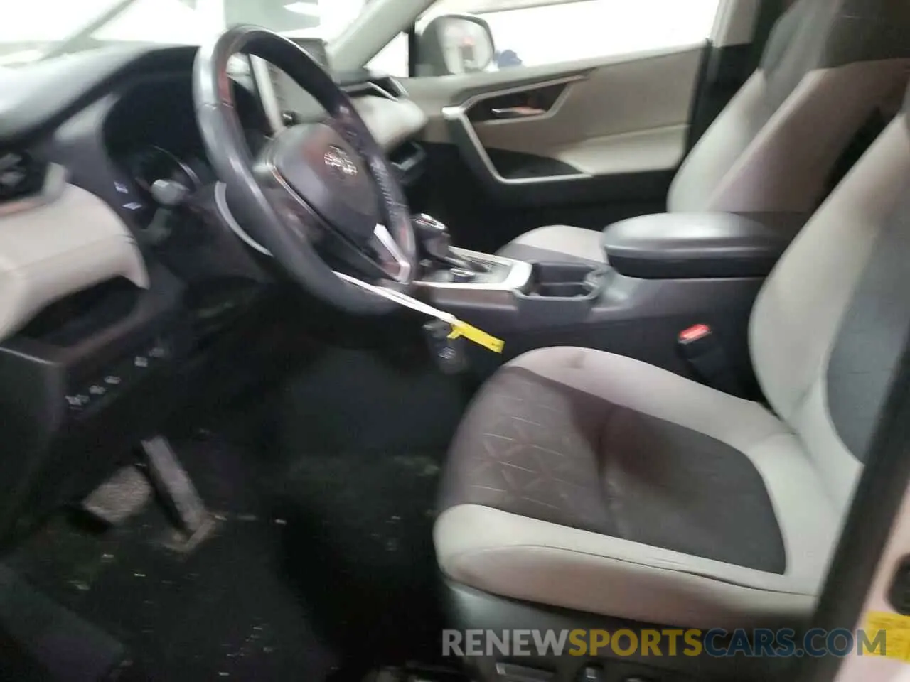 7 Photograph of a damaged car JTMRWRFV3MD127501 TOYOTA RAV4 2021