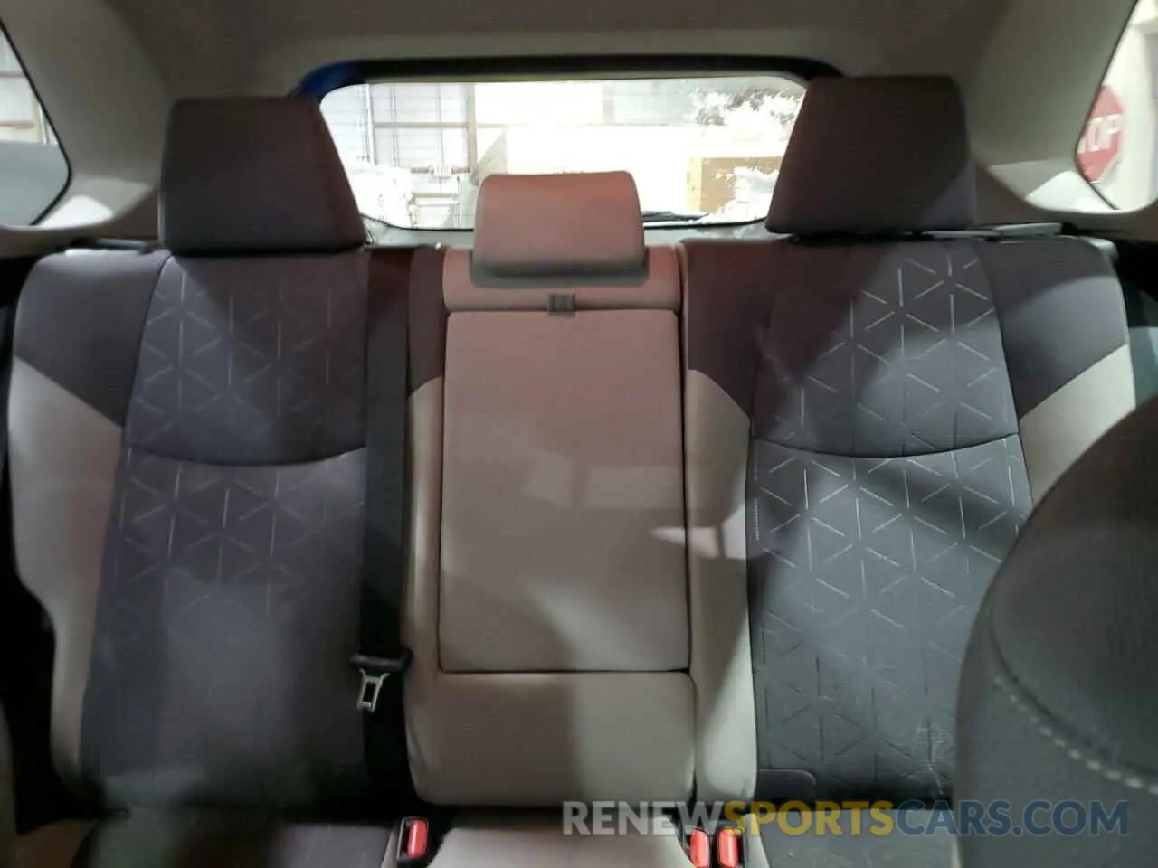 10 Photograph of a damaged car JTMRWRFV5MJ053984 TOYOTA RAV4 2021