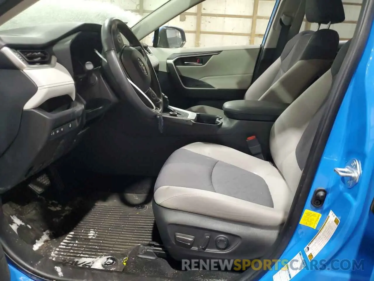 7 Photograph of a damaged car JTMRWRFV5MJ053984 TOYOTA RAV4 2021