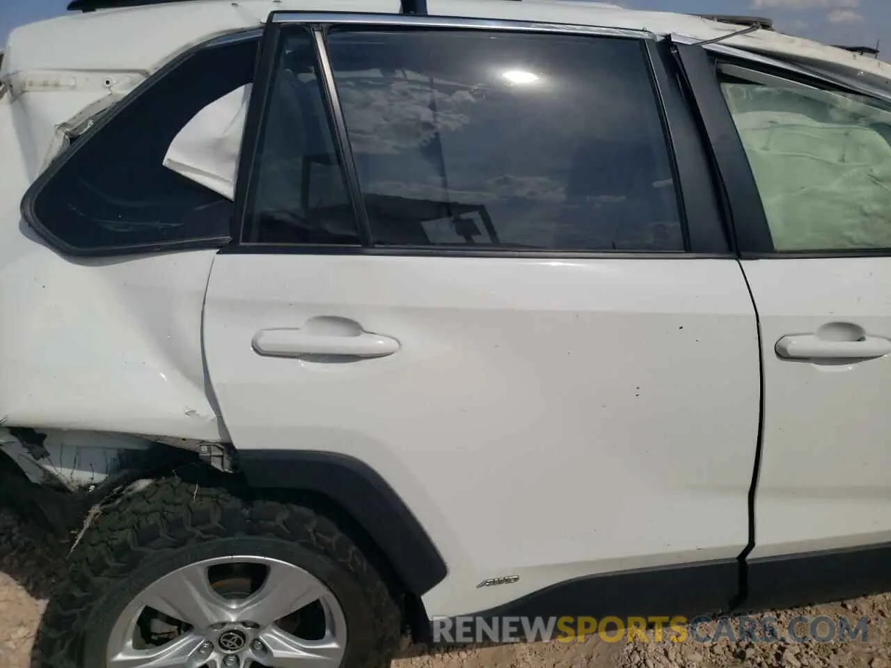 12 Photograph of a damaged car JTMRWRFV7MD118736 TOYOTA RAV4 2021