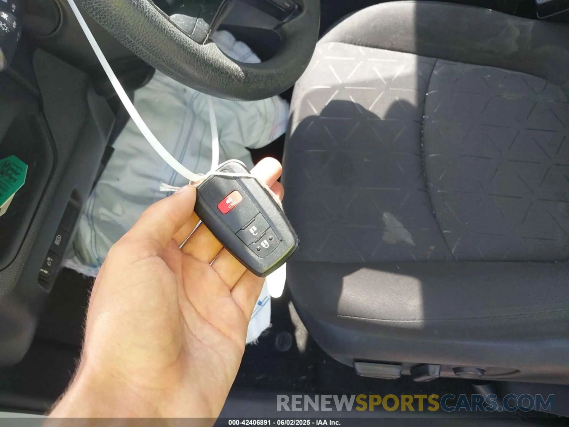 11 Photograph of a damaged car JTMW1RFV2MD063839 TOYOTA RAV4 2021