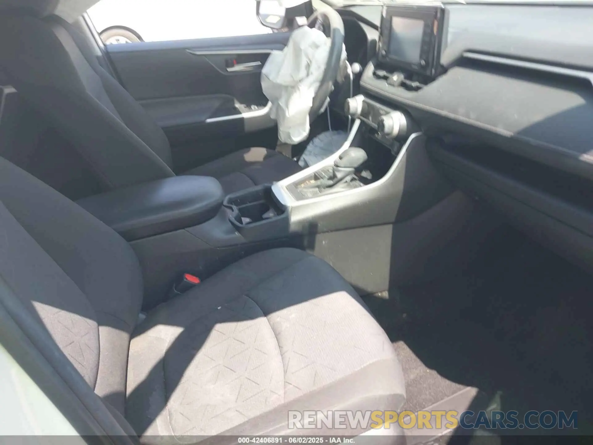5 Photograph of a damaged car JTMW1RFV2MD063839 TOYOTA RAV4 2021