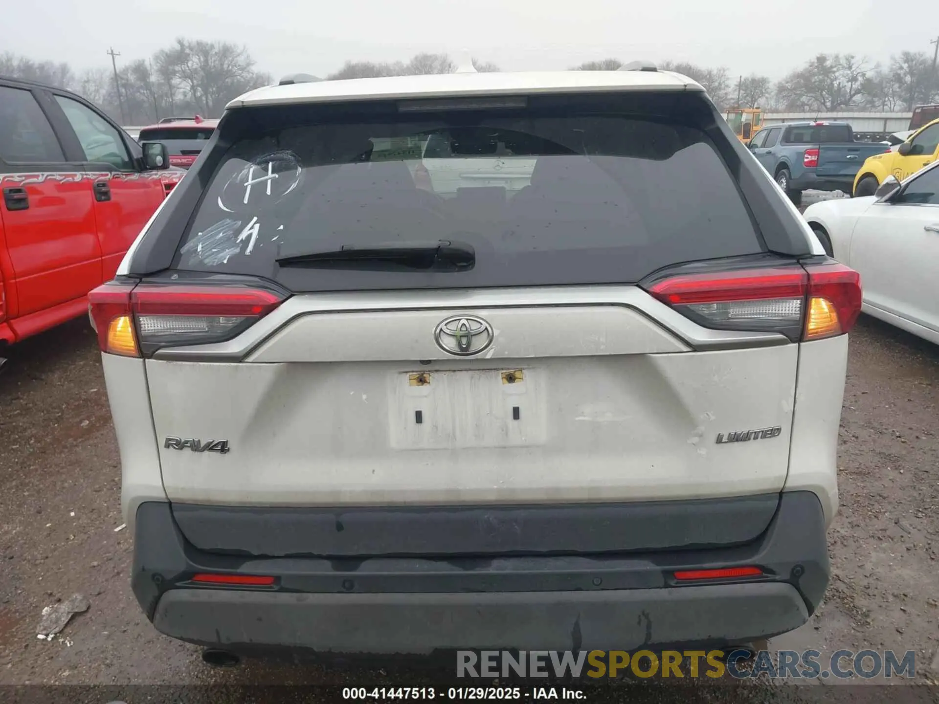 16 Photograph of a damaged car JTMY1RFV0MJ023477 TOYOTA RAV4 2021