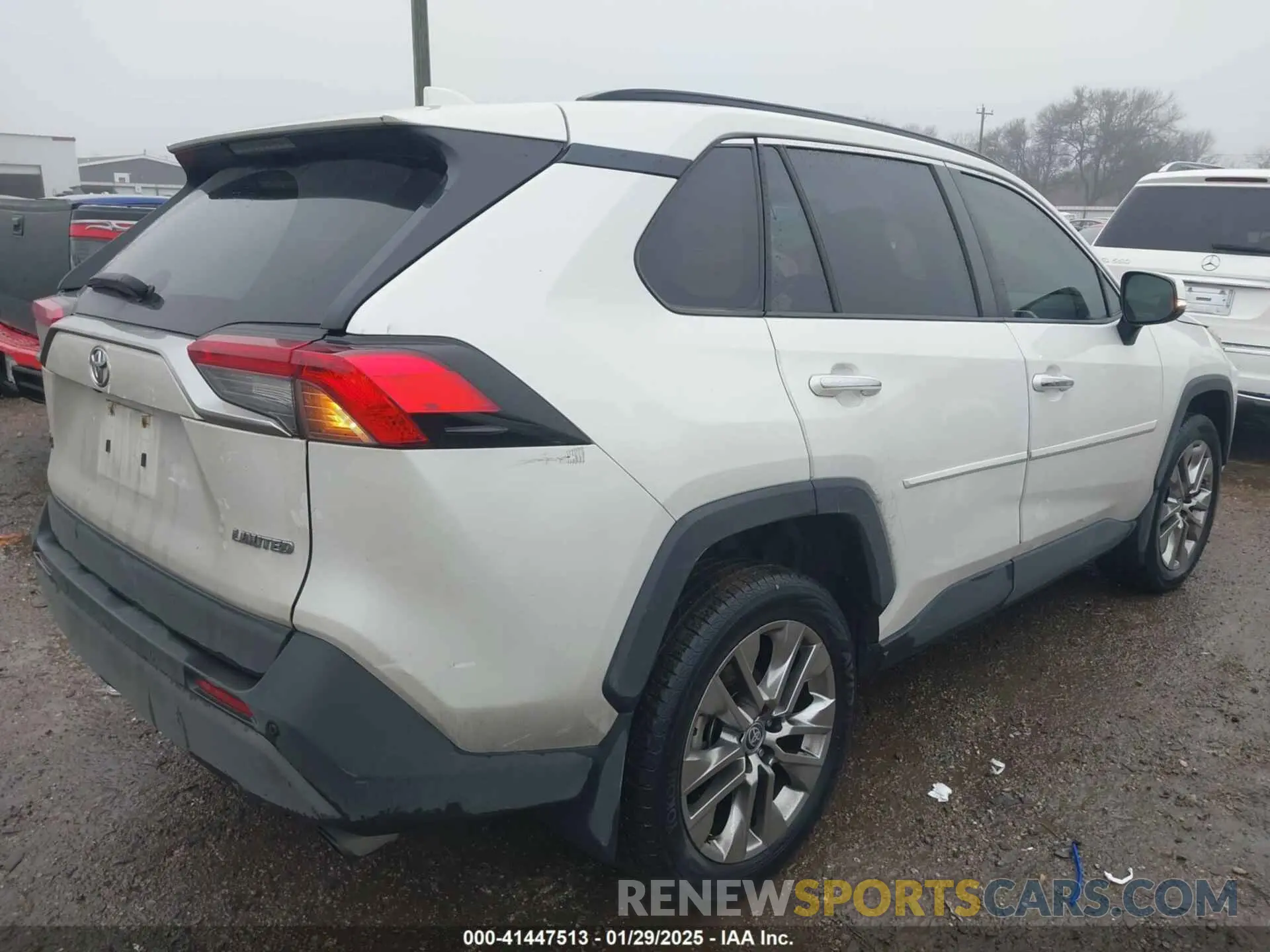 4 Photograph of a damaged car JTMY1RFV0MJ023477 TOYOTA RAV4 2021